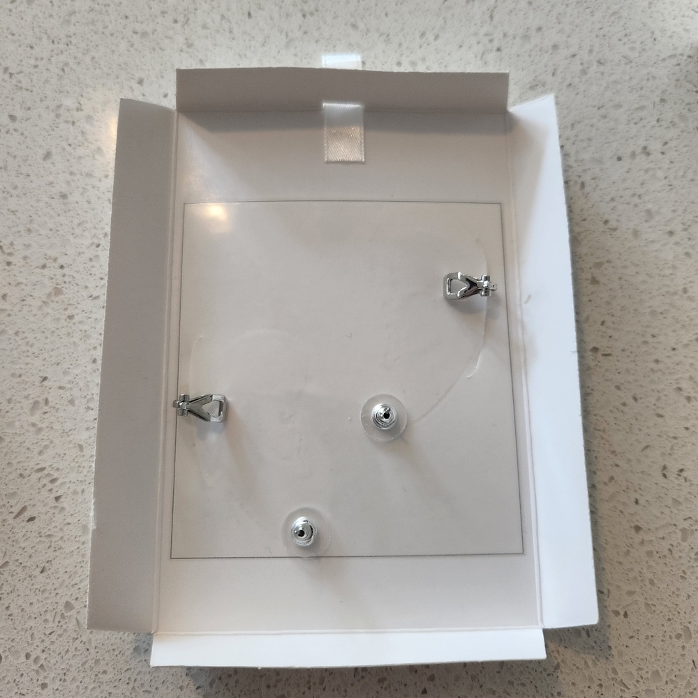 🍉 NIB C&C California Silver Earrings - Picture 3 of 3